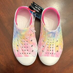 NWT Skechers Kids Rainbow Tie-Dye Slip-On shoes size 10